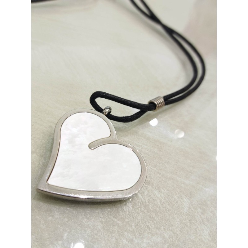 Collana Makuti. Cuore in acciaio e madreperla. SAYA SHOP ONLINE OUTLET