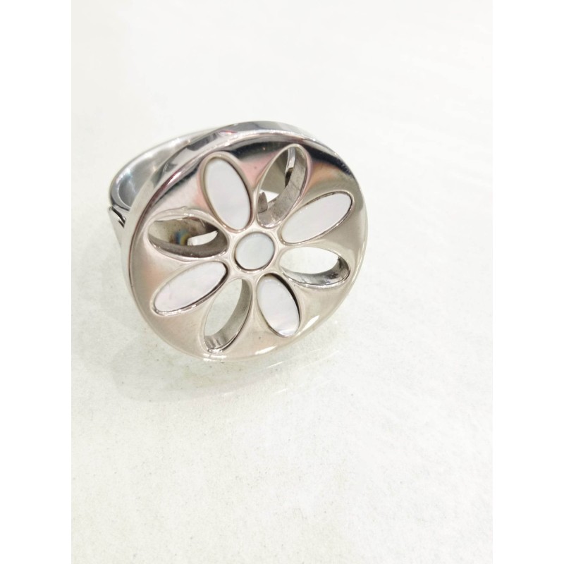 Anello Makuti. Fiore in acciaio e madreperla. SAYA SHOP ONLINE OUTLET.